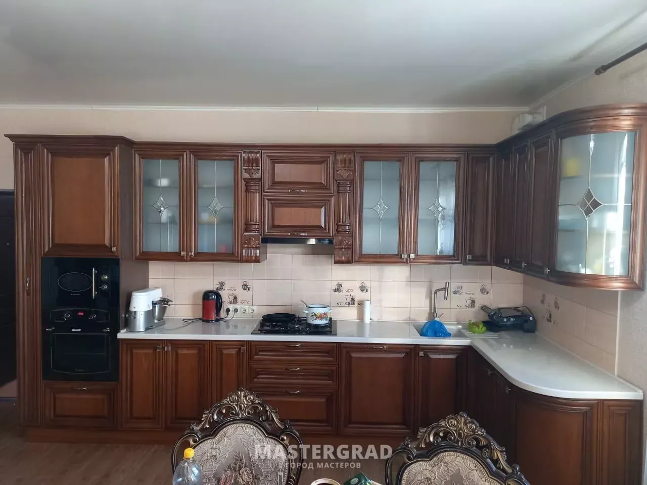 Классическая угловая кухня под орех в Королёве