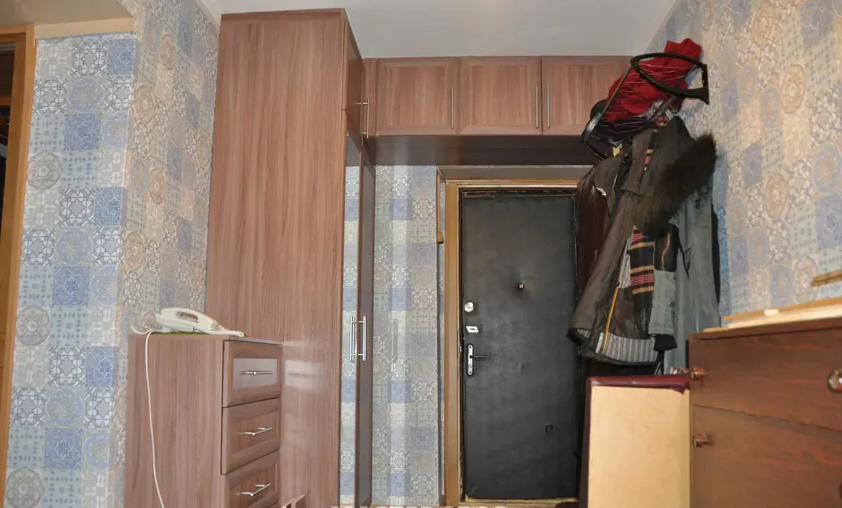 Антресоли над входной дверью в прихожей
