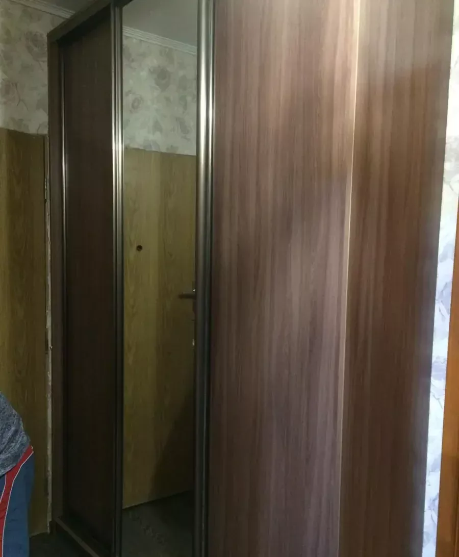 Шкаф-купе с зеркалом в маленькой прихожей